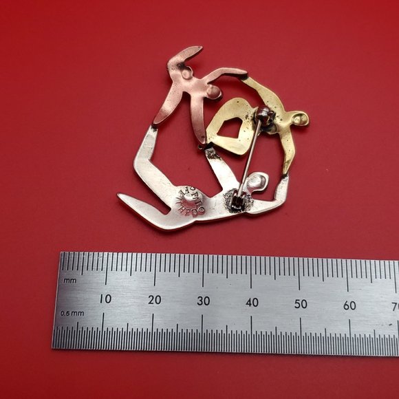 Triple Tone Triple Human Odd Abstract Pin Brooch - Picture 6 of 7